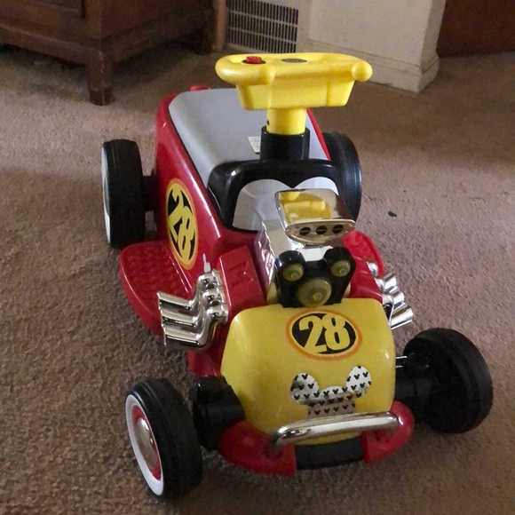 Mickey Mouse Electric Roadster - Picture 2 of 4